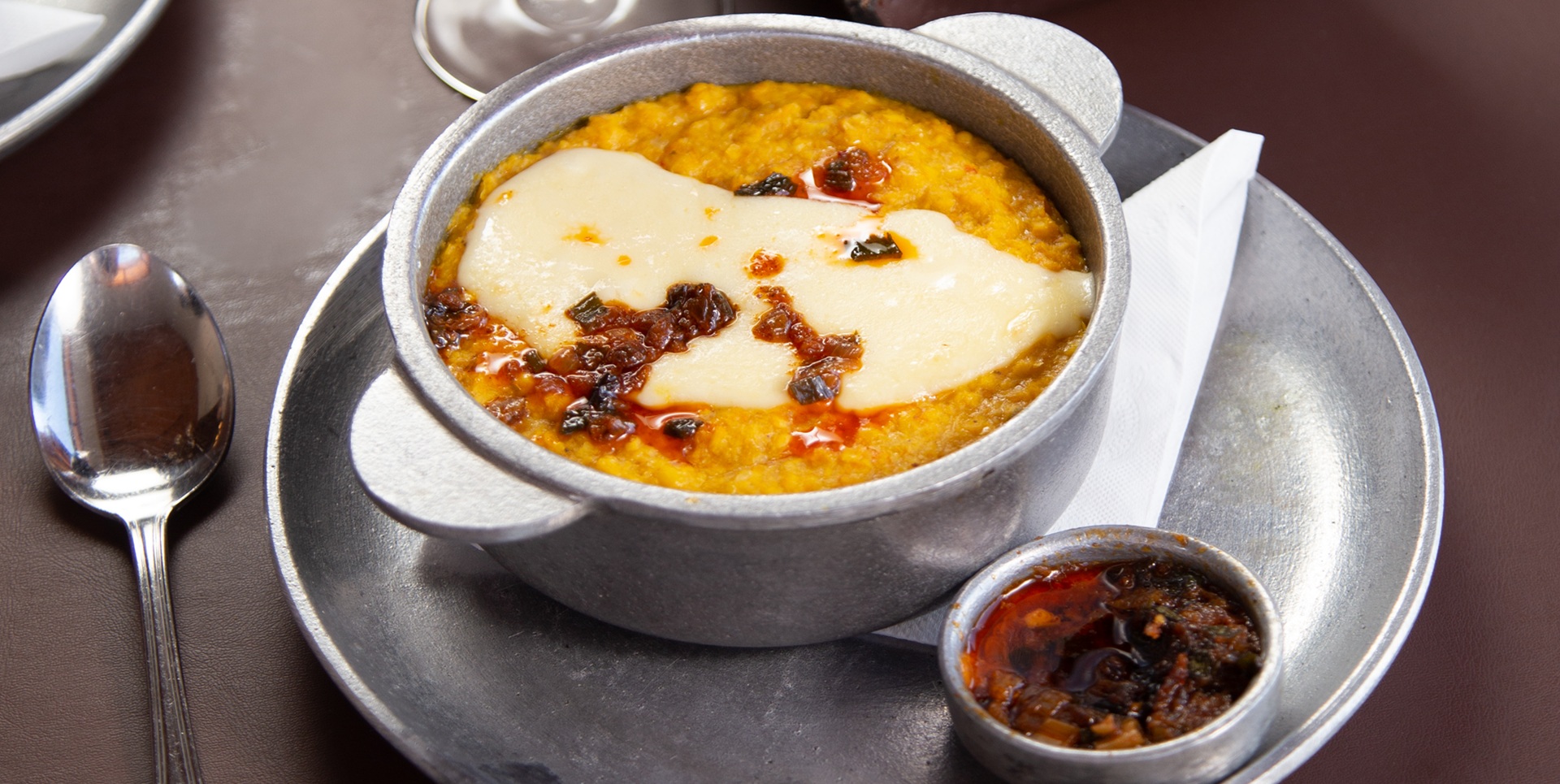 TRADICIÓN Y EXCLUSIVIDAD